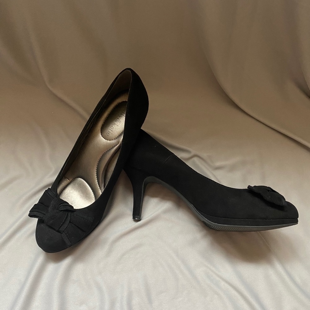 Kelly and Katie black heels